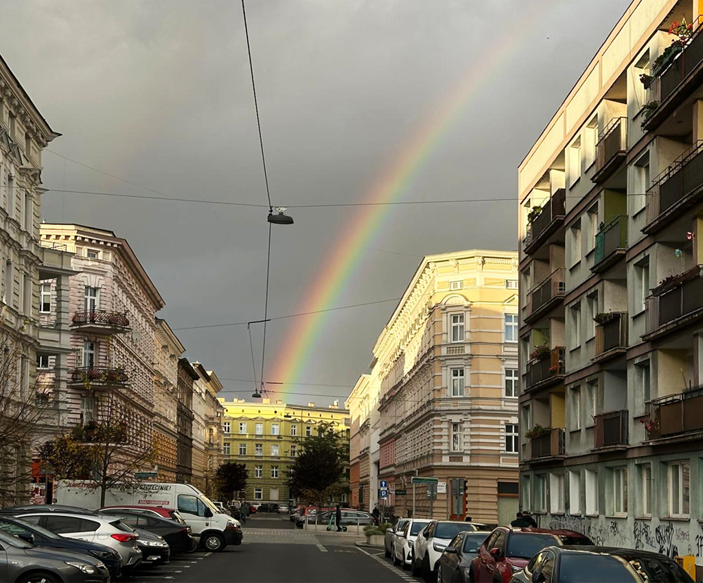 Trzynaście Muz i dwa koty, liczne berety i jeden walczyk. Pożegnanie